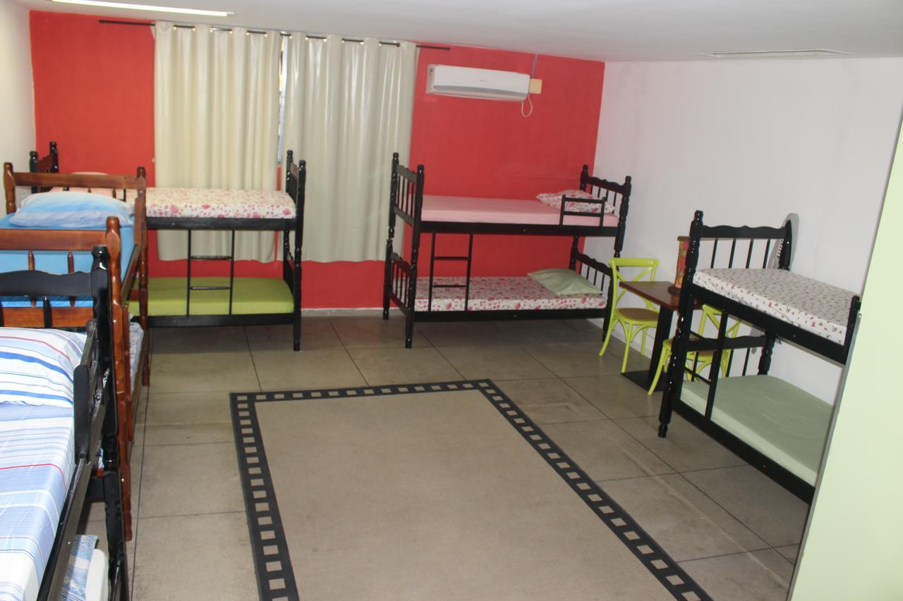 Cama em Dormitório Misto com 10 Camas
